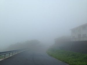 伊王島灯台付近の霧